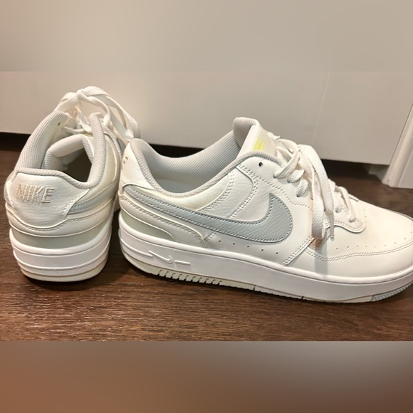 Nike Women’s Sneakers - Picture 4 of 5